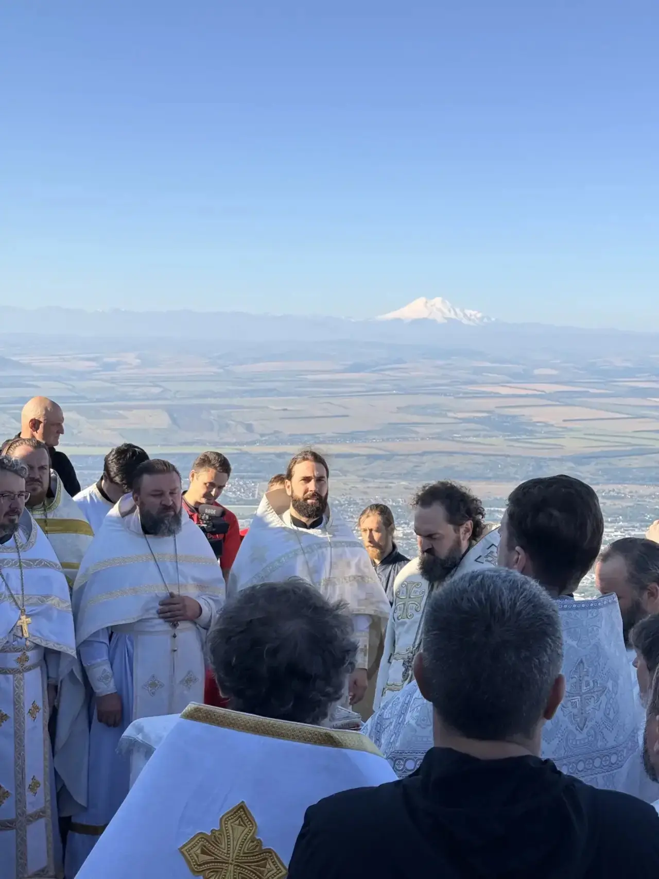 В Пятигорске прошли восхождение и Божественная литургия на вершине горы Бештау, которую...