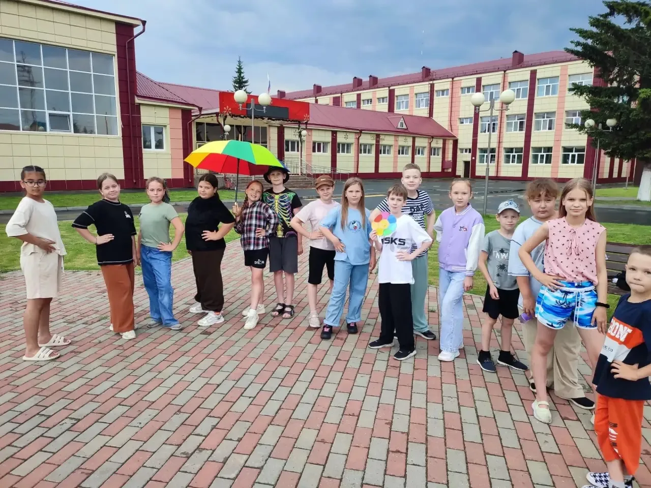 День 16💥

Сегодня вечером мы провели увлекательную игру-викторину «Цветик-семицветик», в которую бы