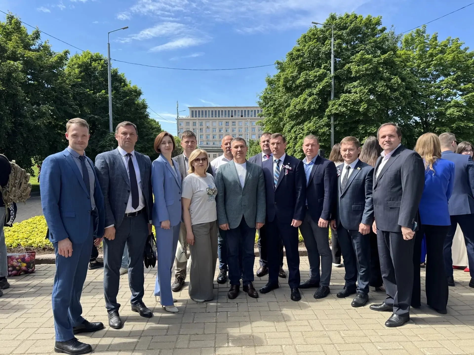 🇷🇺В преддверии Дня России у здания администрации Невского района состоялась торжественная церемони
