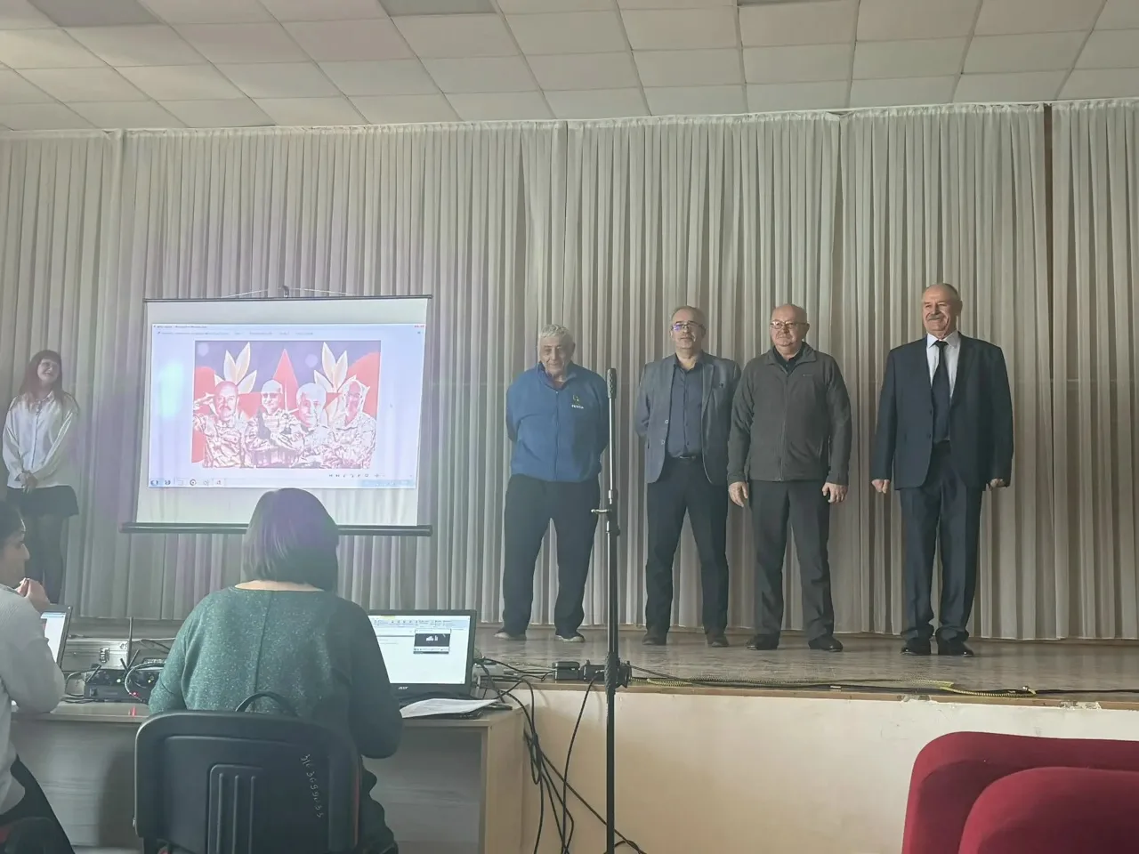 В честь 23 февраля в нашей школе прошел праздничный, яркий и впечатляющий концерт, организованный об