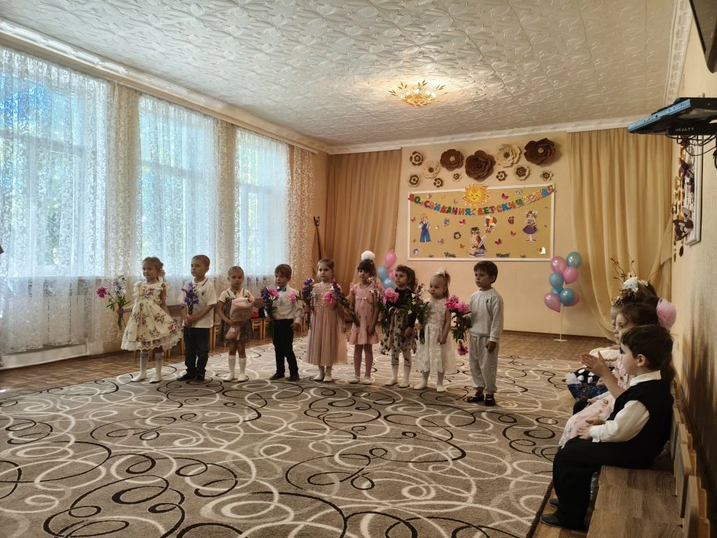 Выпускной - немного грустный праздник🎊🎈🌈Наши выпускники прощаются с детством, но отк...