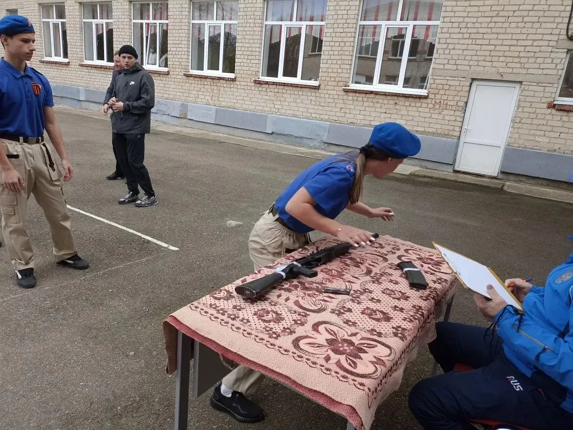 На базе общеобразовательной школы № 3 села Кочубеевского состоялись муниципальные юнармейские игры п