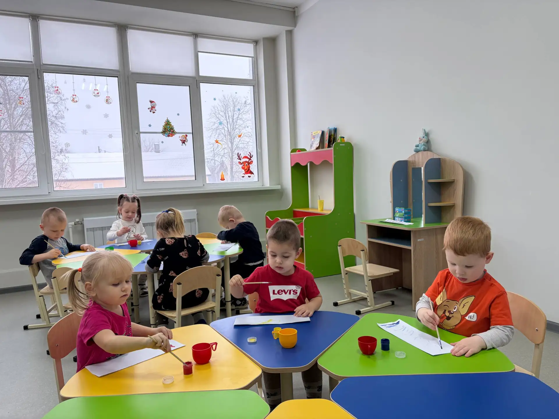 Сегодня в младшей группе состоялось удивительное занятие — дети создавали красочные ков...