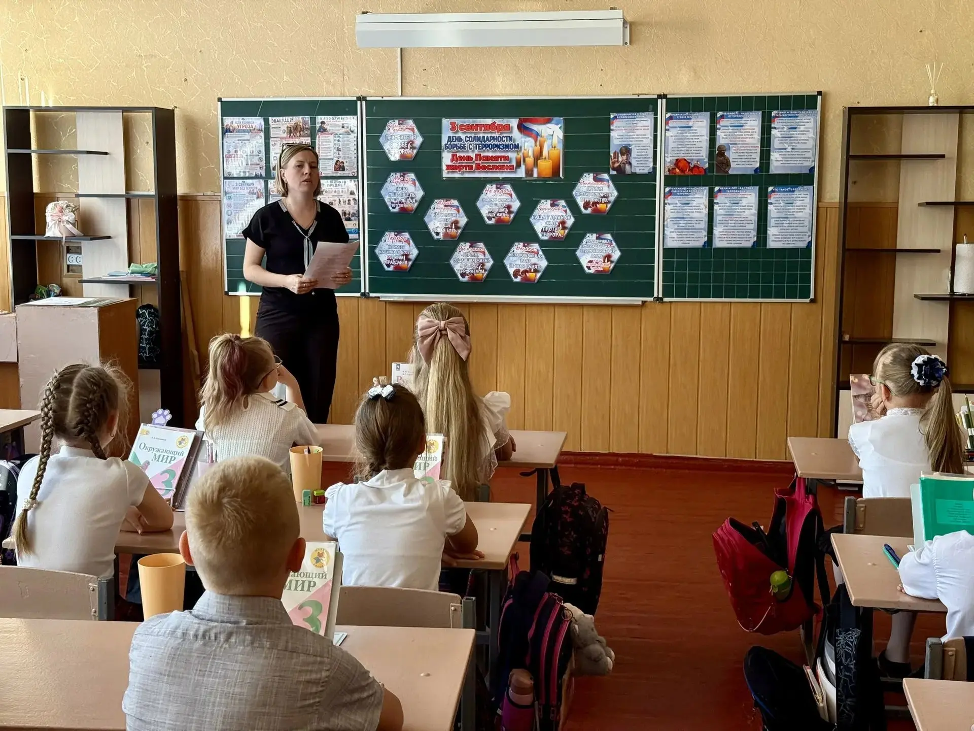 Сегодня в нашей школе прошёл Час памяти, посвящённый Дню солидарности в борьбе с террор...