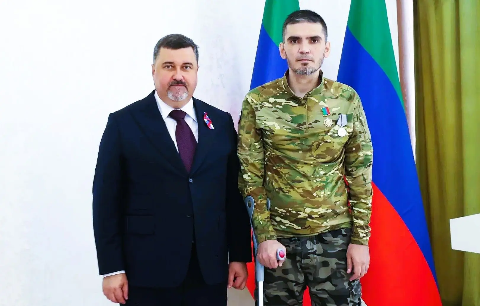 Участник СВО Гаджимурад Казанбиев из села Верхний Арадирих удостоен медали «За отвагу»
Легендарный б