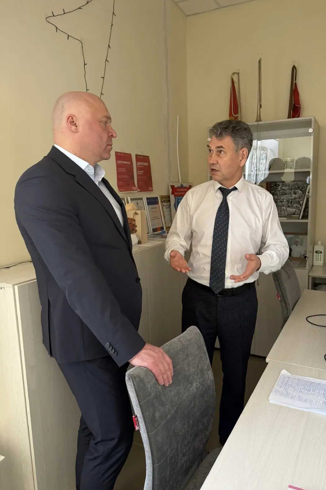 На днях нашу школу посетил Антон Александрович Гребень. В ходе визита он встретился с д...
