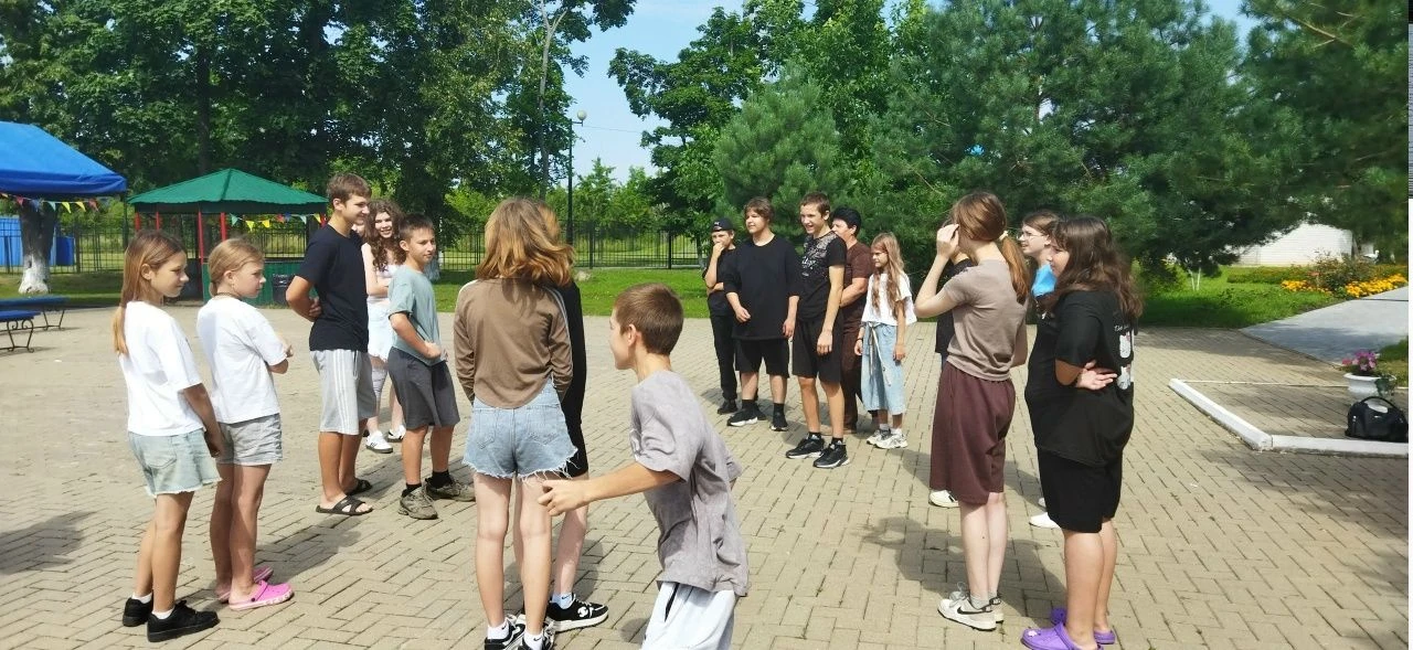 Педагог дополнительного образования Прасолова А.А. в оздоровительном лагере «Чайка» провела для дете