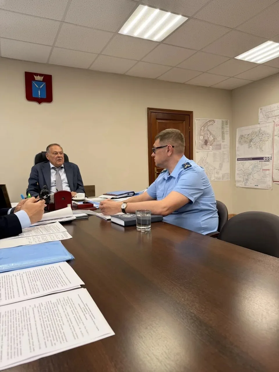 Заместитель Волжского межрегионального природоохранного прокурора Трусов Д.А. в ходе вы...