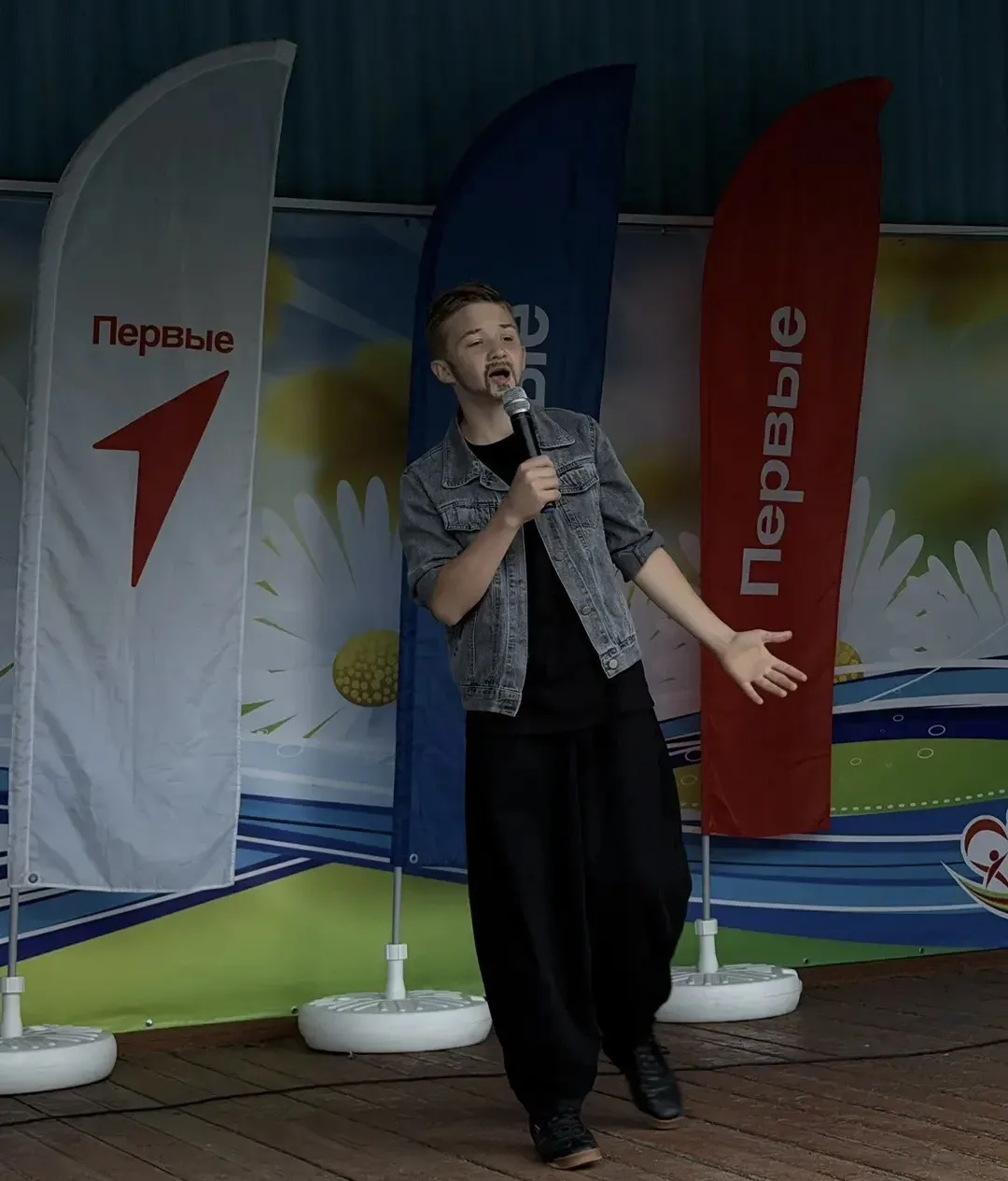 🌈🎤 Конкурс пародий на любимого артиста в лагере "Радуга"! 🎤🌈

На днях в  лагере "Радуга" прошел 