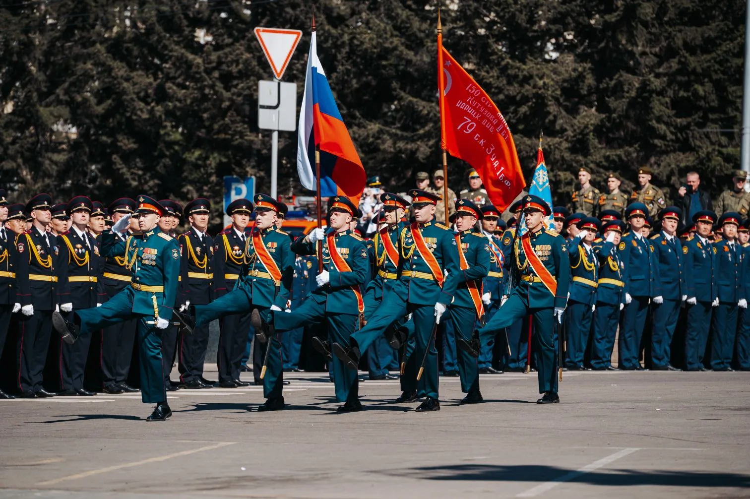81 год назад наш народ отстоял своё право жить на родной земле, быть свободным, растить детей, строи