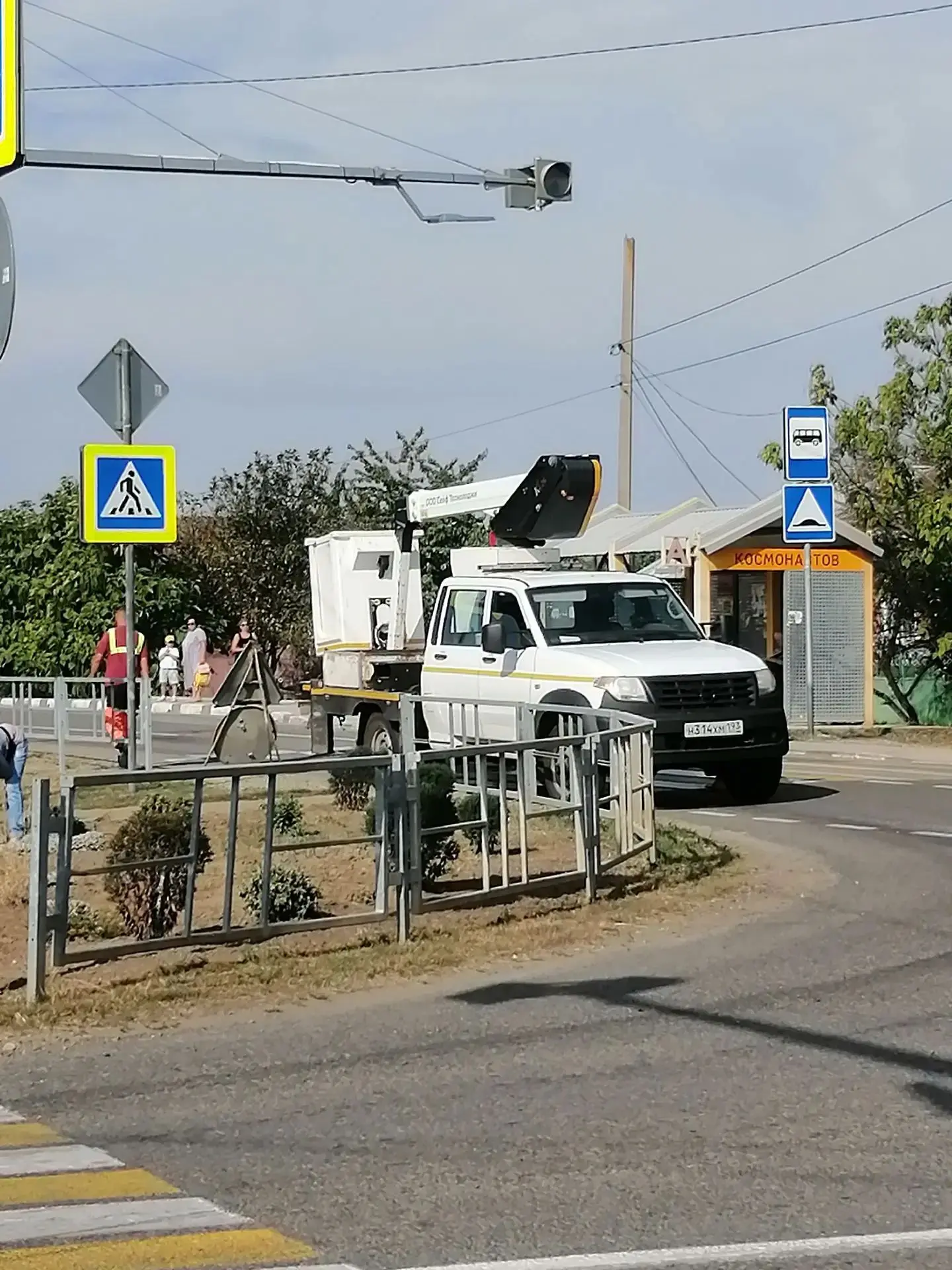 К началу нового учебного года традиционно обновляем дорожную разметку, ремонтируем и об...