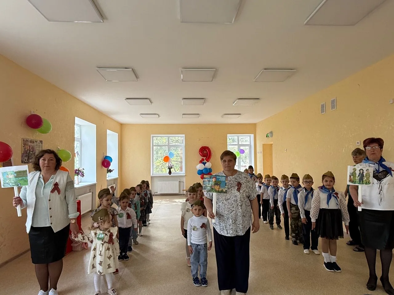 Равнение на Победу! 🎖

Сегодня в нашем детском саду прошел торжественный парад, посвященный 81-й го