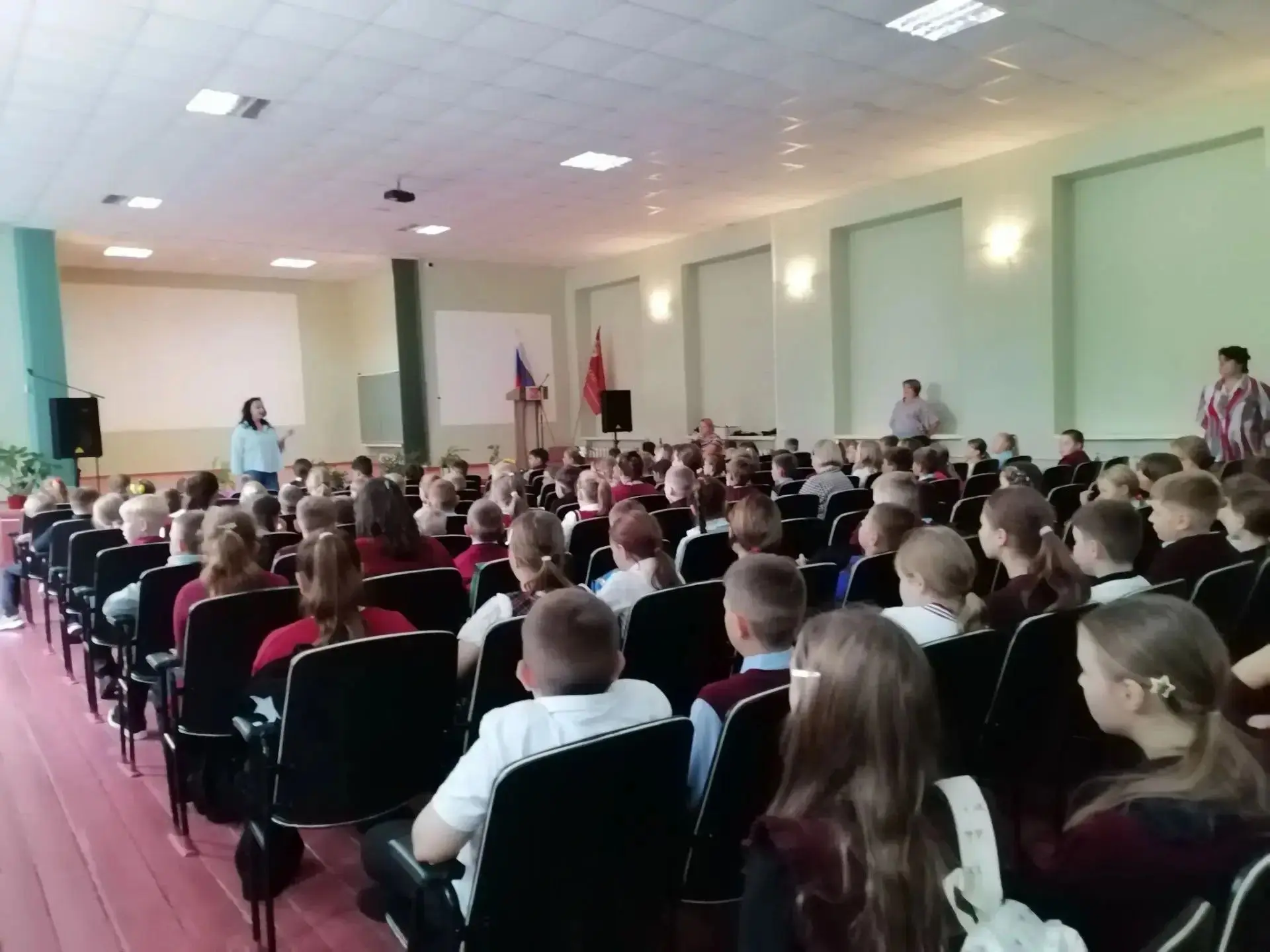 У ребят из школы №3 побывала наш педагог Дома пионеров и школьников Юлия Сергеевна Авде...