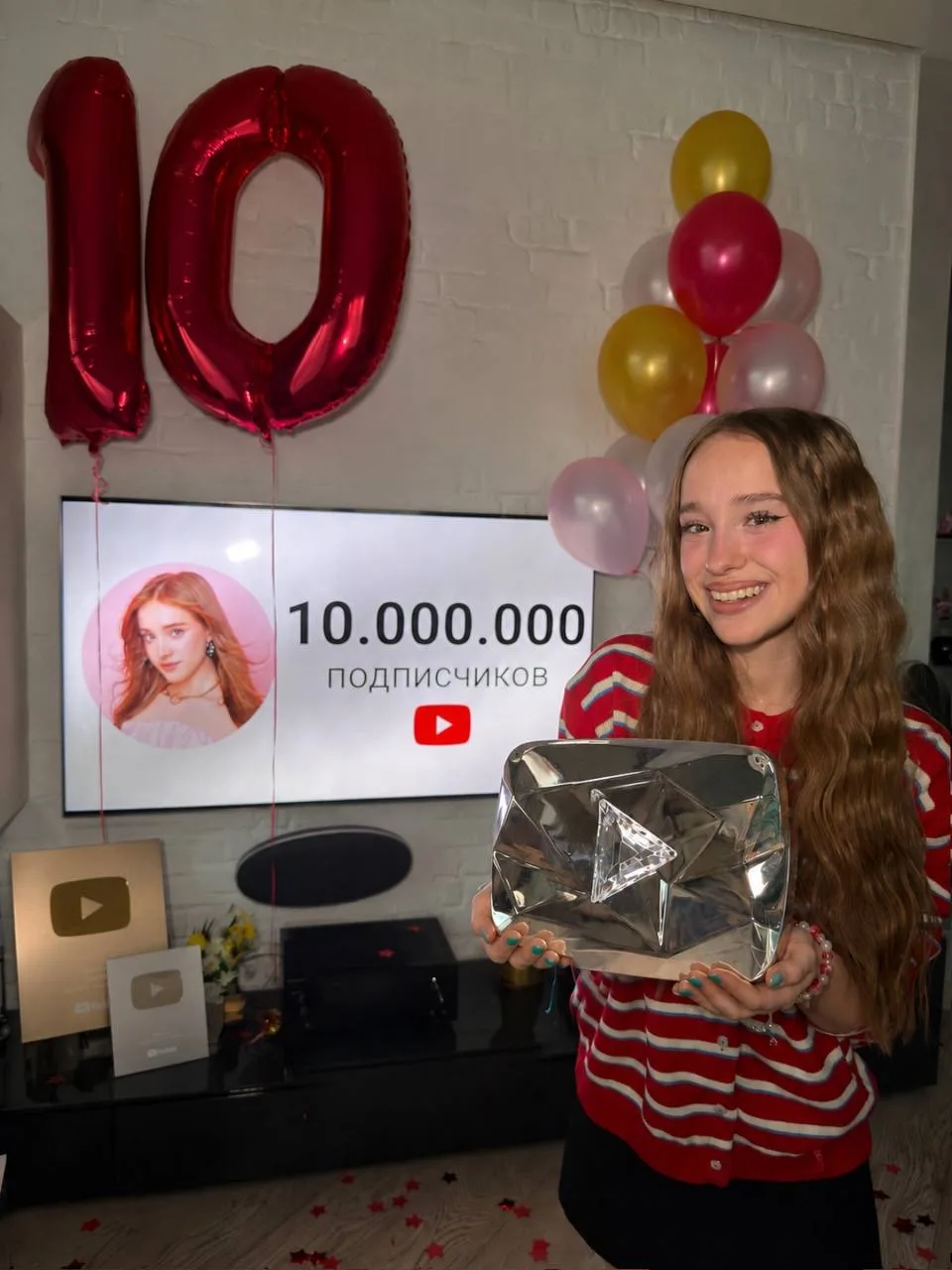 ⚡️У МЕНЯ 10 МИЛЛИОНОВ ПОДПИСЧИКОВ НА ЮТЮБЕ😱🚨 самая главная мечта исполнена😭🥳 спасибо огромное всем, 