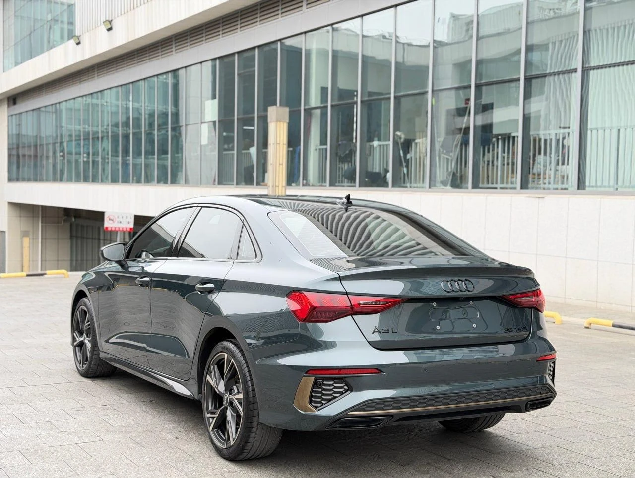 Автомобиль: Audi A3L