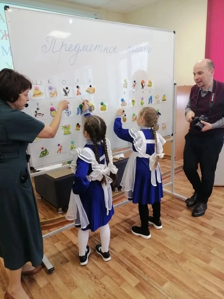 В народе говорят: «Азбука – ступенька к мудрости».  ✅ Ученики 1В класса преодолели свою первую, очен