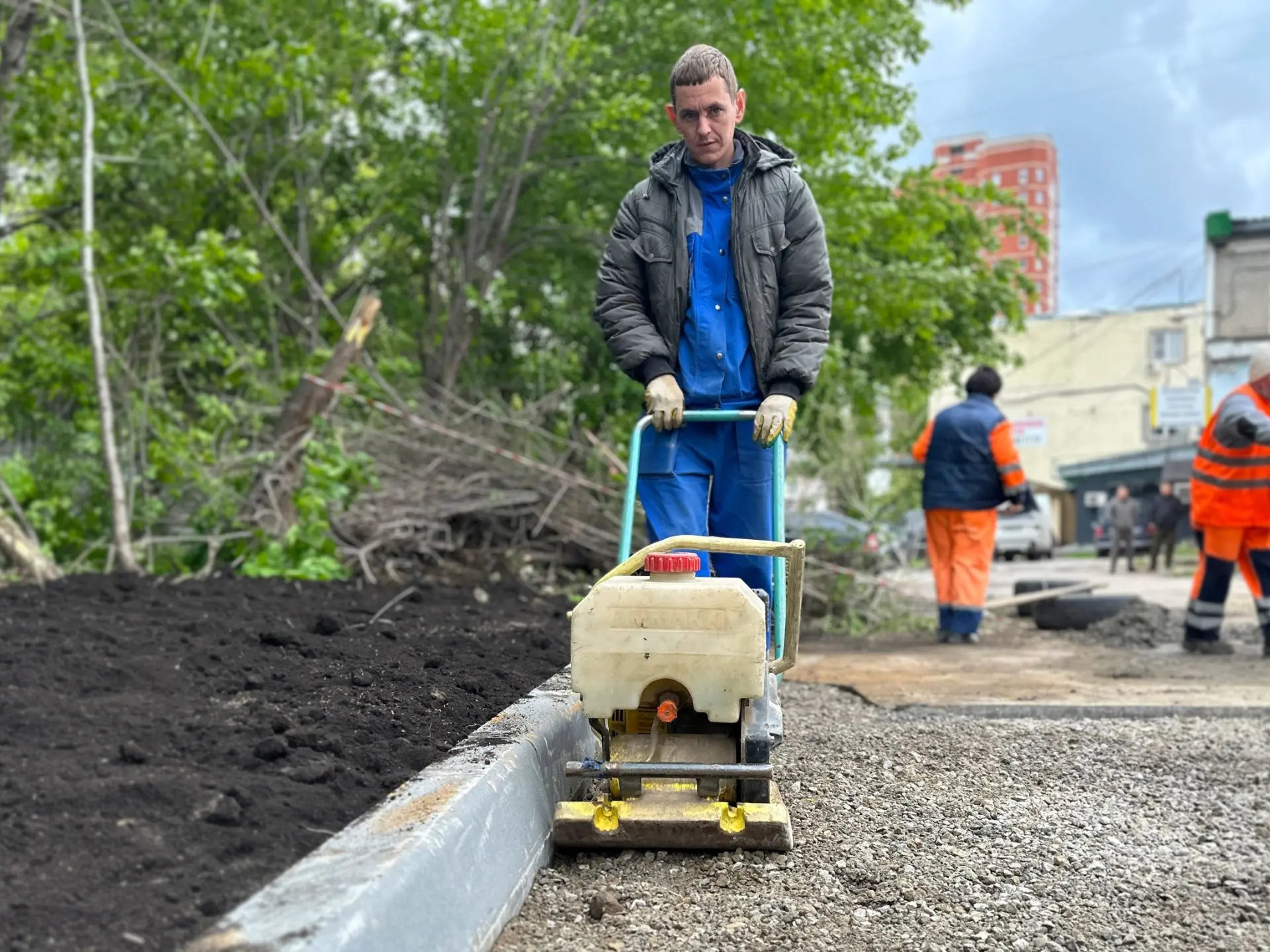 🚜РВК-Липецк продолжает благоустройство территорий после ремонта коммуникаций

РВК-Липецк активно бл