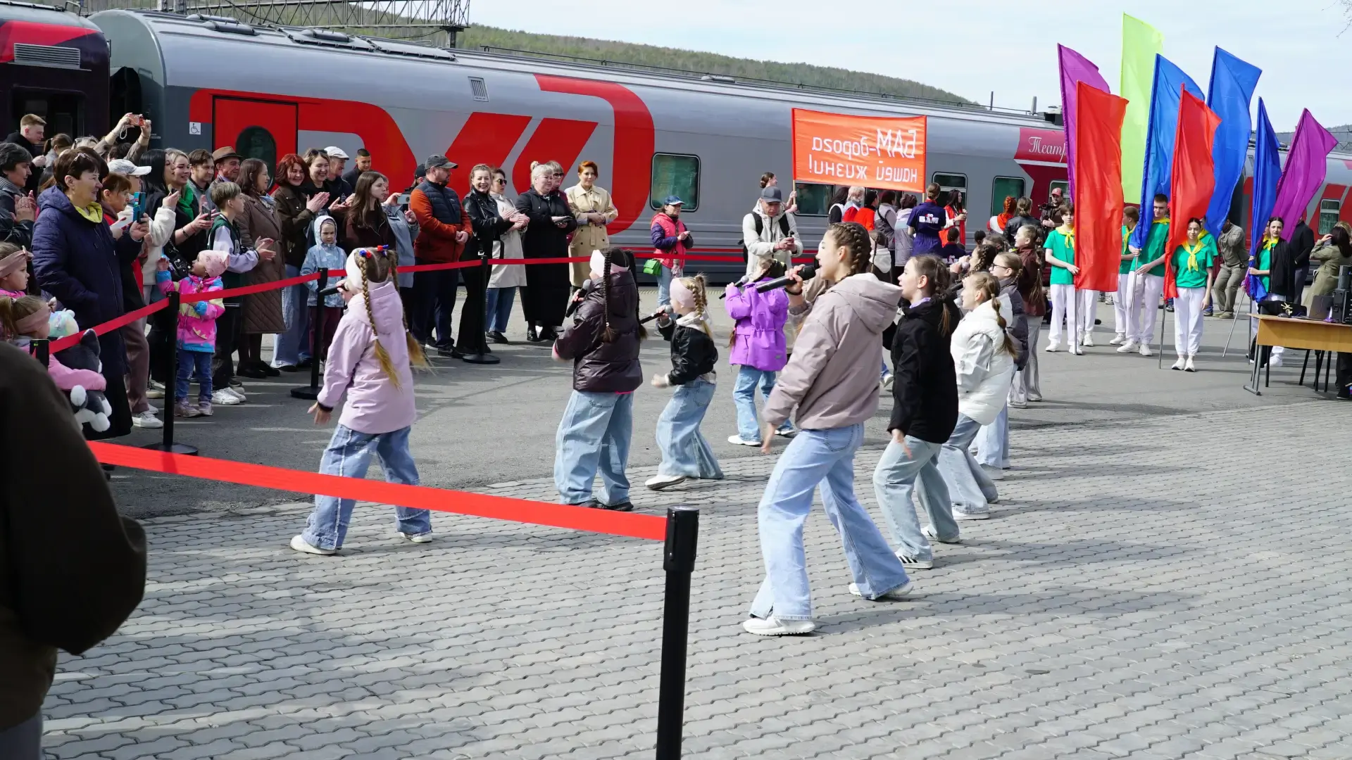 🎭🚂 В столицу БАМа прибыл «Театральный поезд»!  Сегодня, 19 мая, на перроне вокзала Тынды состоялась 