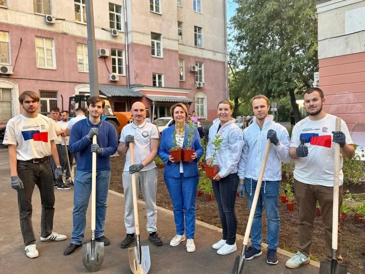 Когда жители включаются в жизнь своего дома — двор становится по-настоящему общим прост...