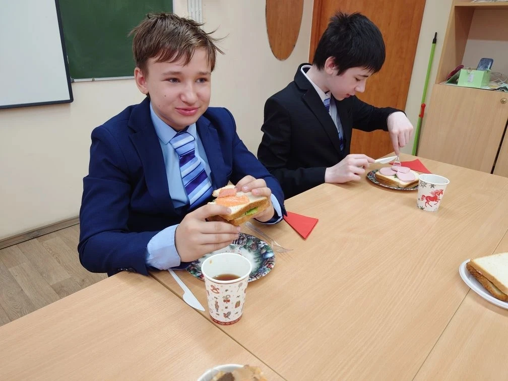 🍽️ Финальный урок 5 «М» класса с Анастасией Леонидовной — погружение в мир общепита! ✨ Учебный год п