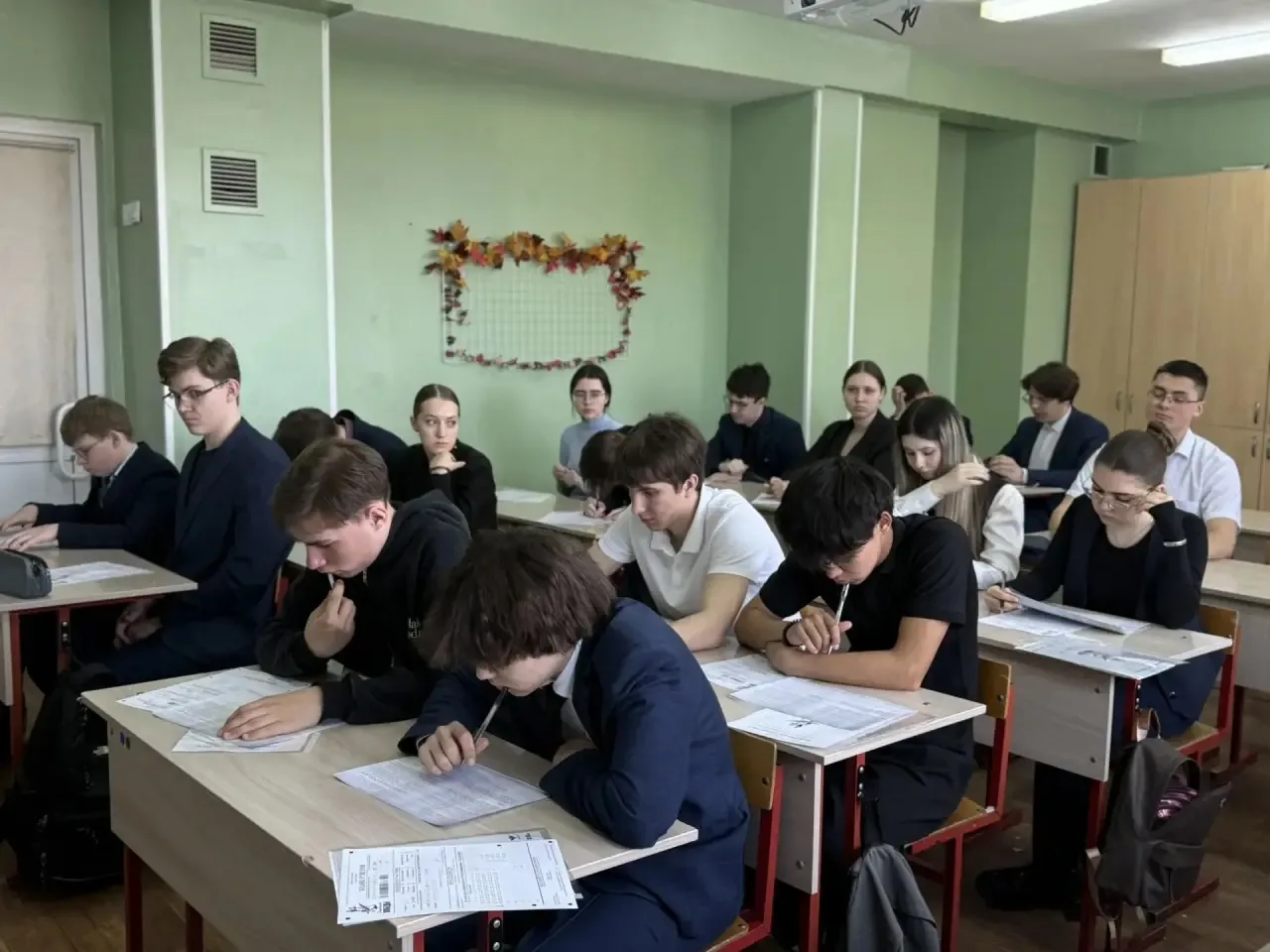 🕯️ Помним историю, чтобы строить будущее!  📚Сегодня в стенах нашей школы прошел «Диктант Победы» — м