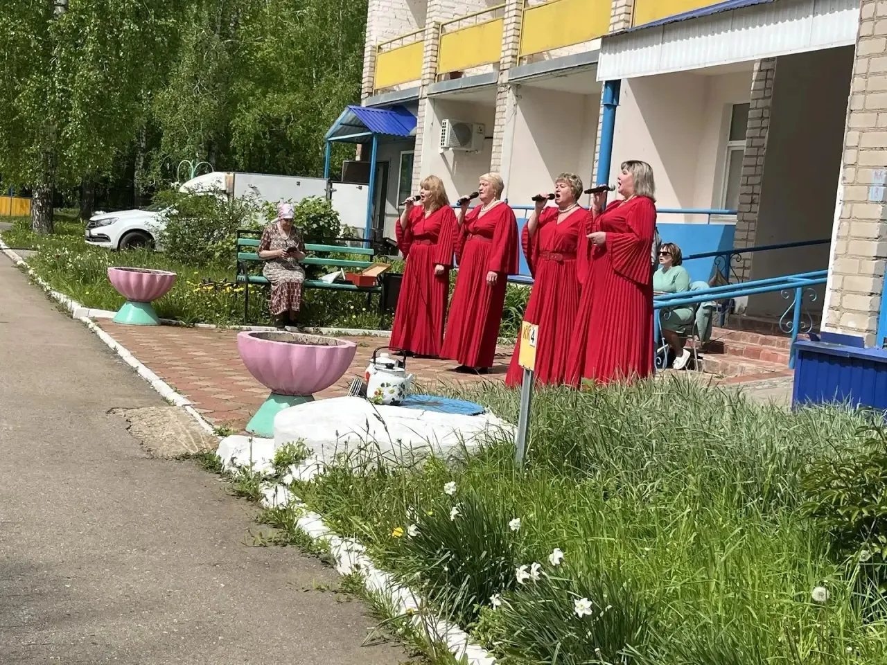 К нам в гости с большим концертом пришла вокальная группа «Жемчужина»,Дома детского тво...