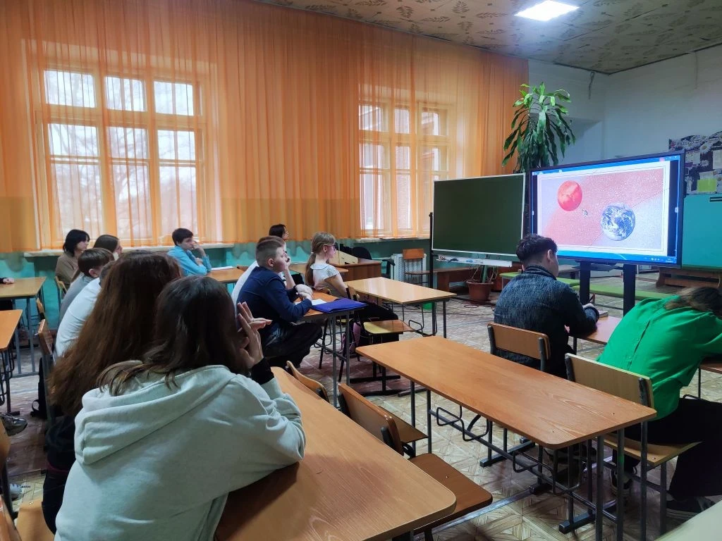 В гимназии «Планета Детства» в этот понедельник вновь прошли занятия в рамках проекта «...