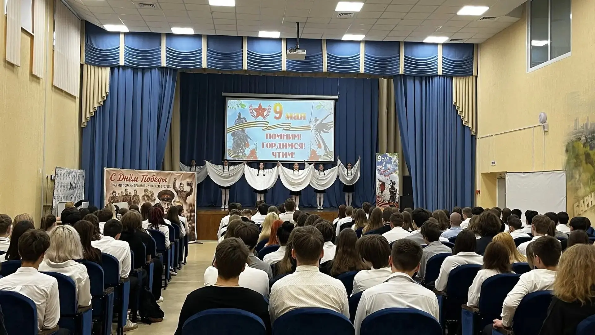 🕊9 Мая: помним, гордимся  и чтим🕊   Сегодня особенный день — в нашей школе прошёл митинг   «Мы помни