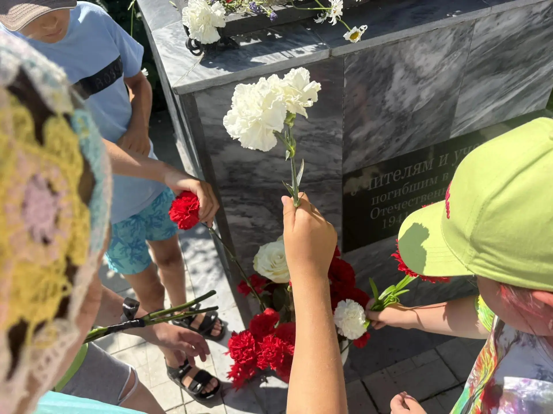22 июня в лагере «Солнечный»: День памяти и скорби

Сегодня, 22 июня, на территории лагеря с дневным
