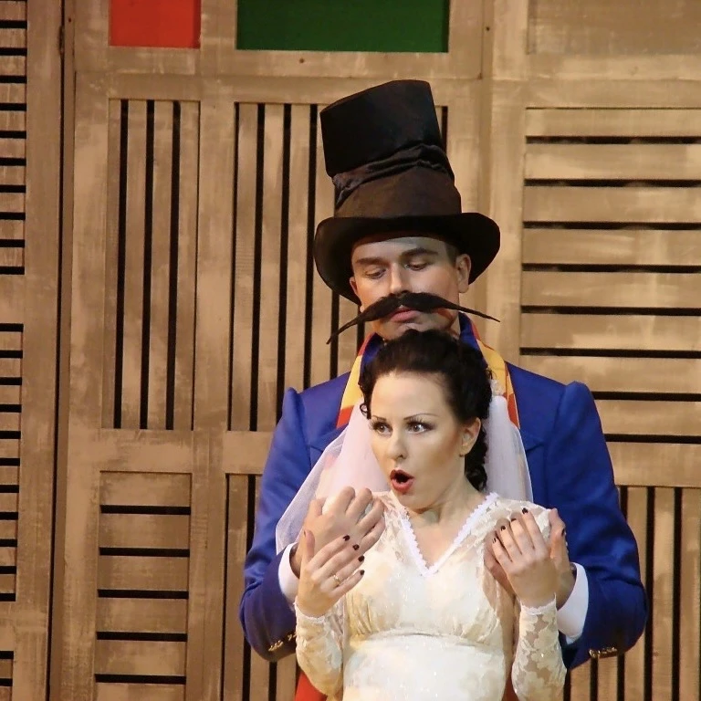 🎭 20 апреля в 19:00 приглашаем на встречу с хрупкой, тонкой, как фарфоровая статуэтка,...