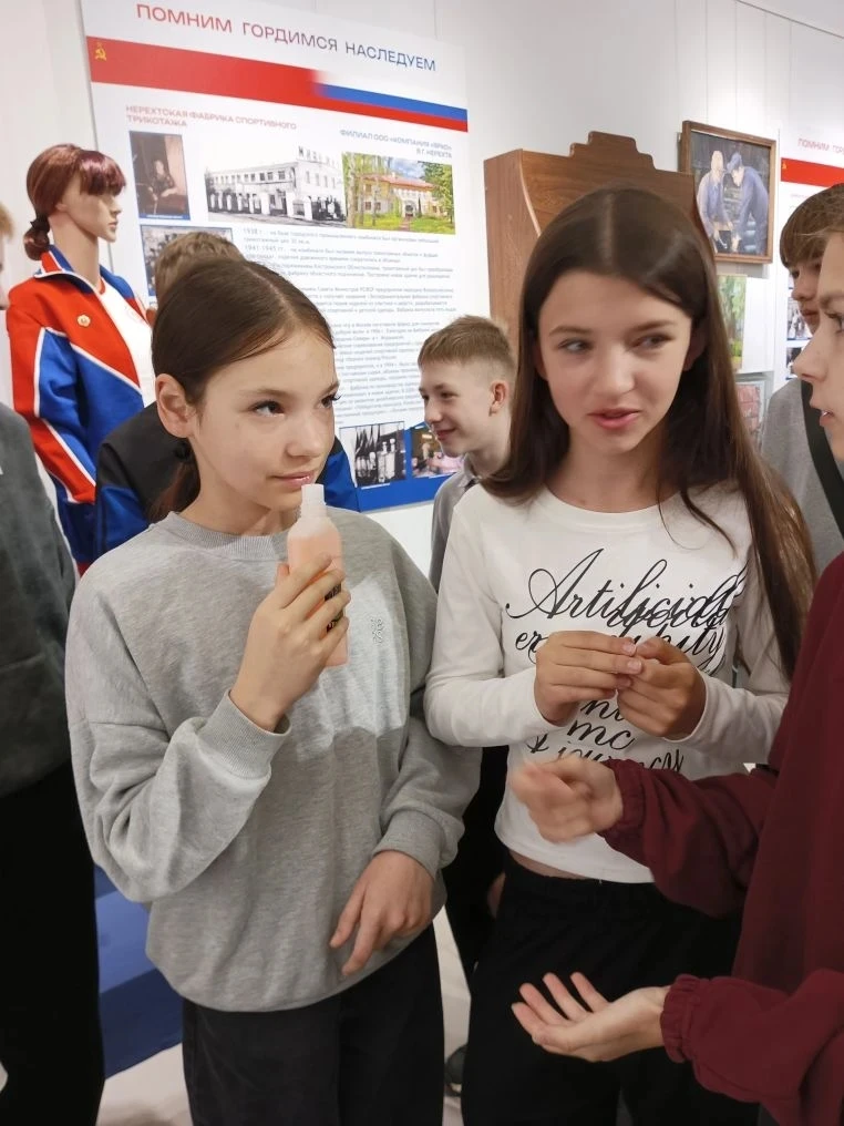 🇷🇺 «Помним. Гордимся. Наследуем»: 6 «А» класс прикоснулся к истории родного города

27 мая учащиес