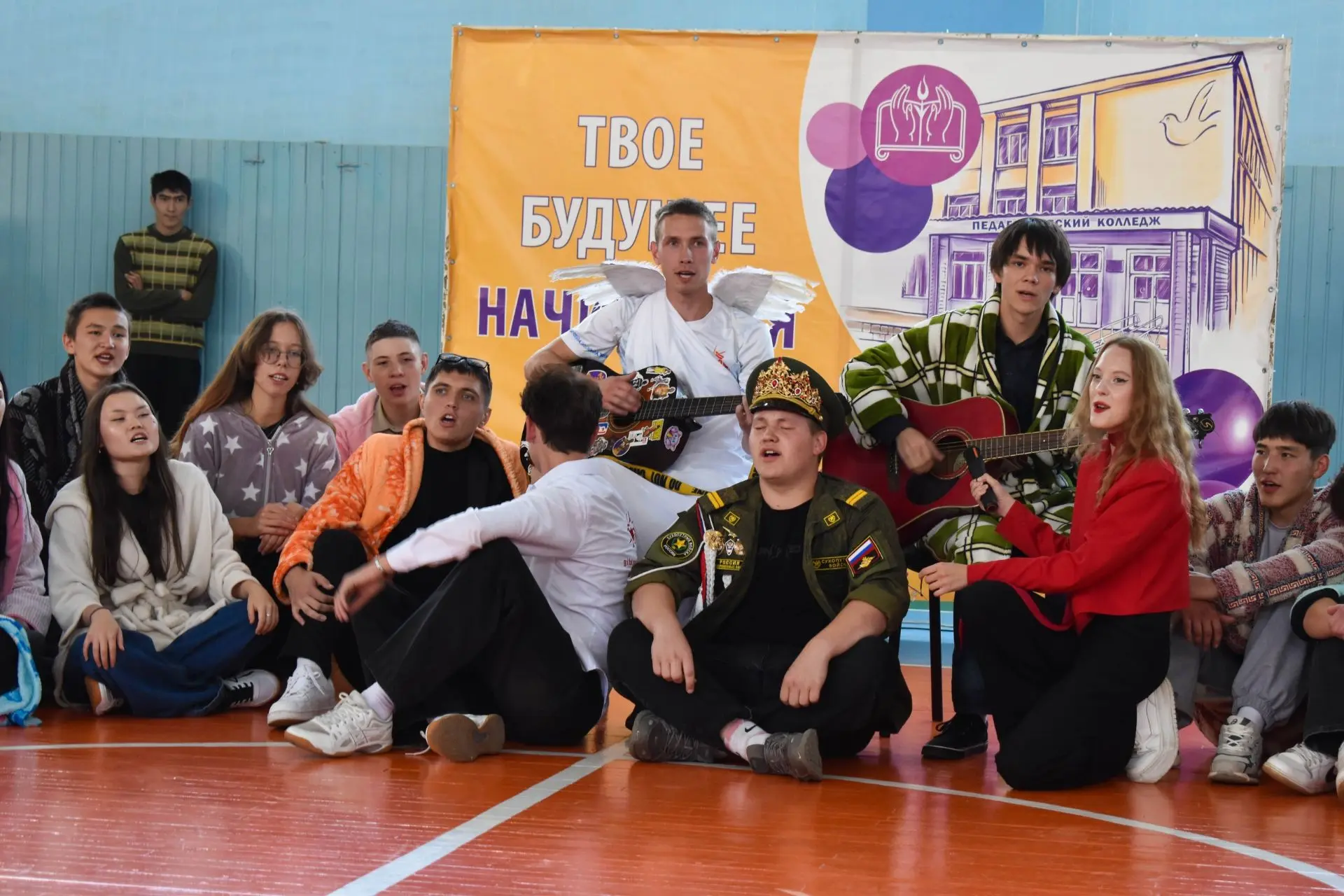 Министр образования и науки Республики Алтай Ольга Саврасова поздравила педагогов и сту...