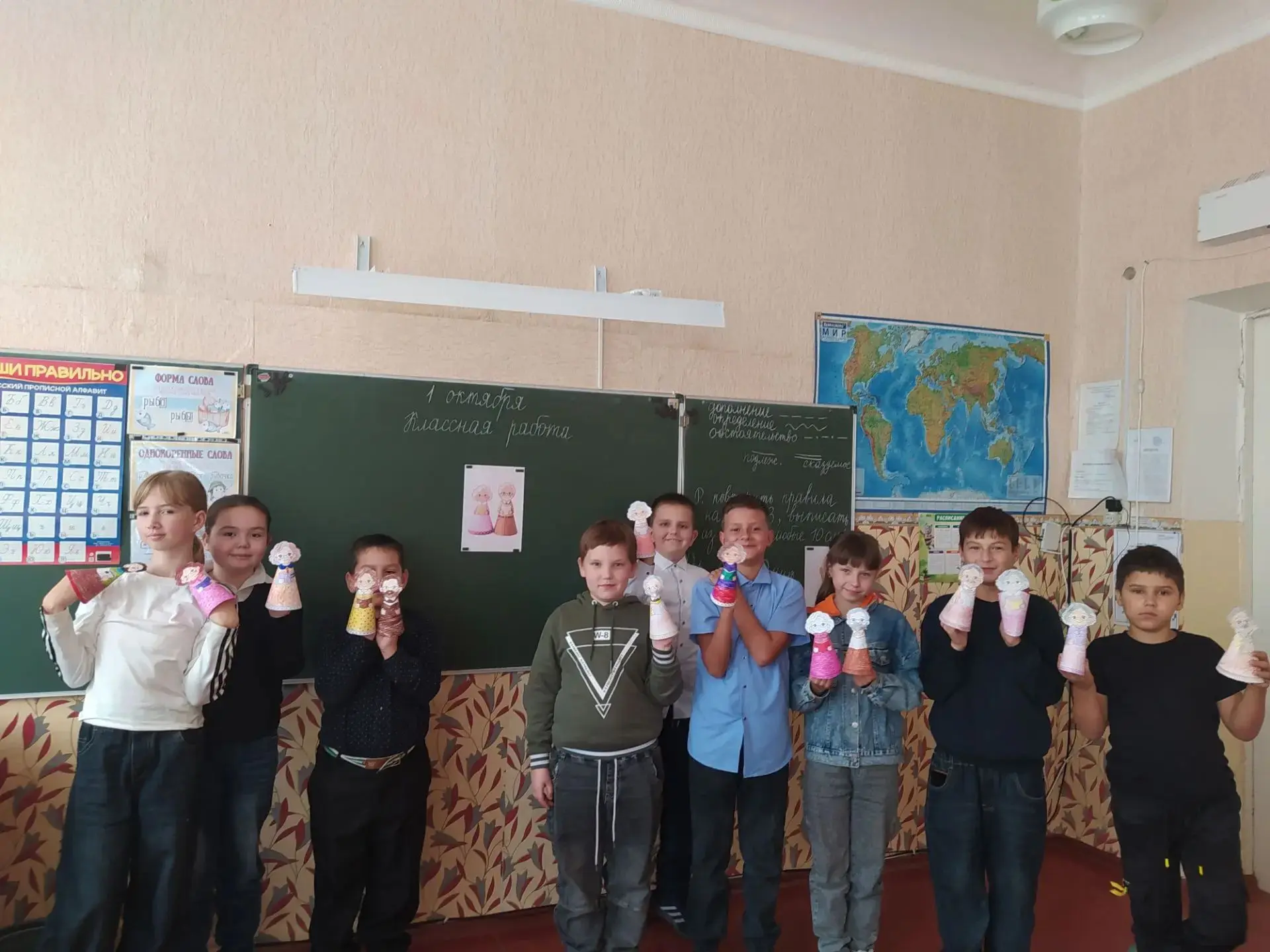 🌼В 4 классе Ирина Алексеевна Надолинная провела для Орлят классный час, посвящённый Дн...