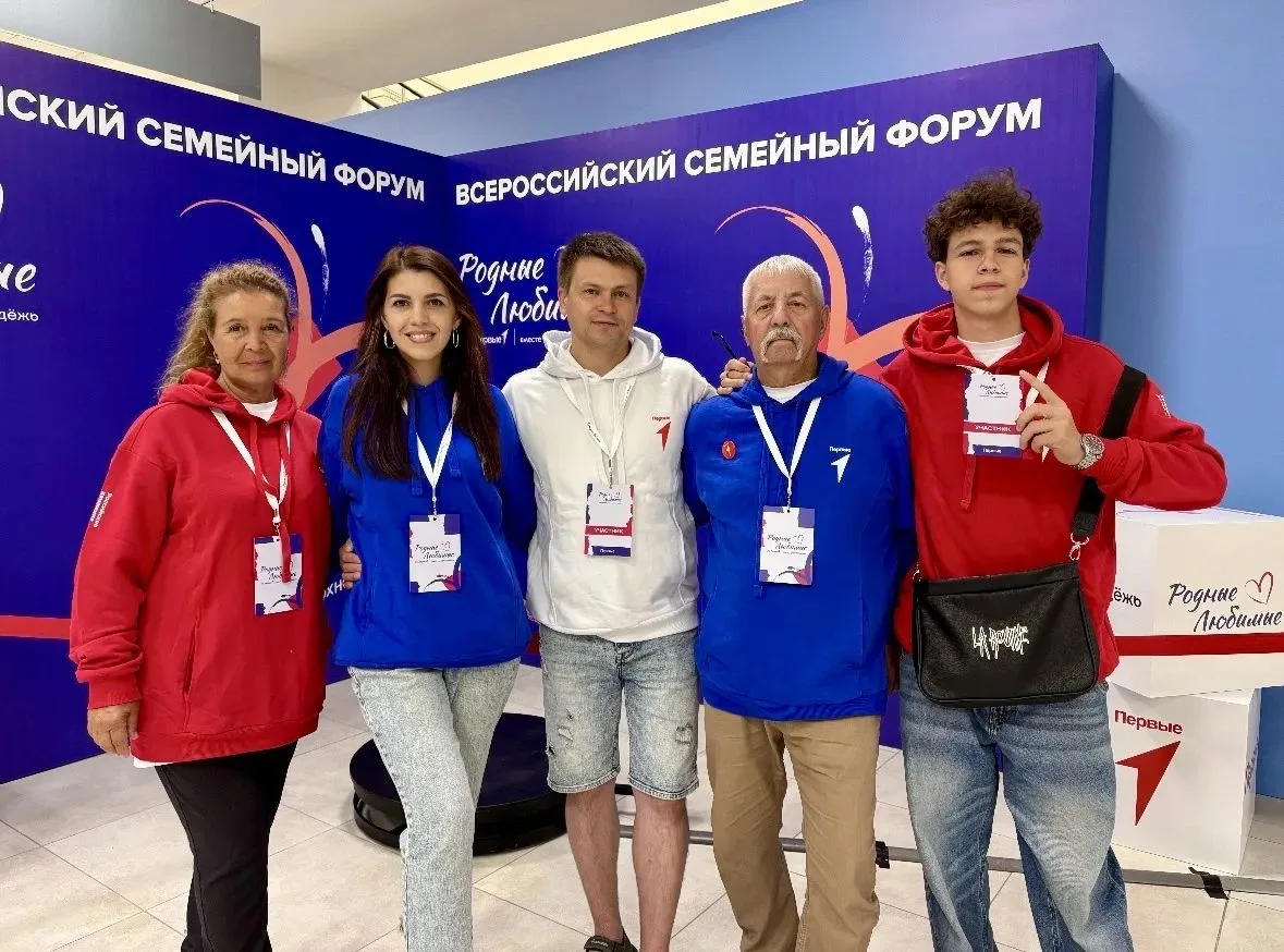 Наша семья Музуровых покоряет Всероссийские форумы!

Мы рады сообщить, что семья нашего ученика Арсе