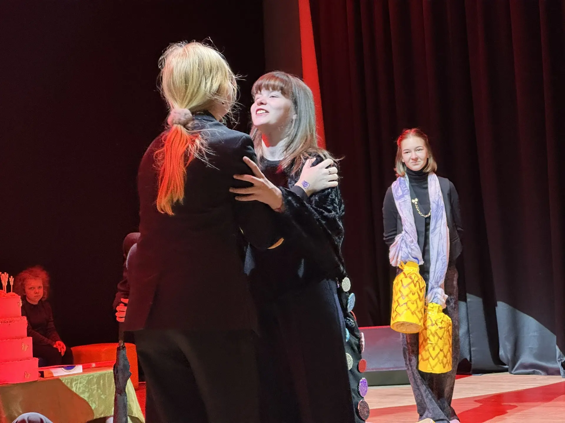 НОВОСТИ🆕  🎭На прошлой неделе группа 5-6 классов театральной студии «Зазеркалье» показала спектакль «