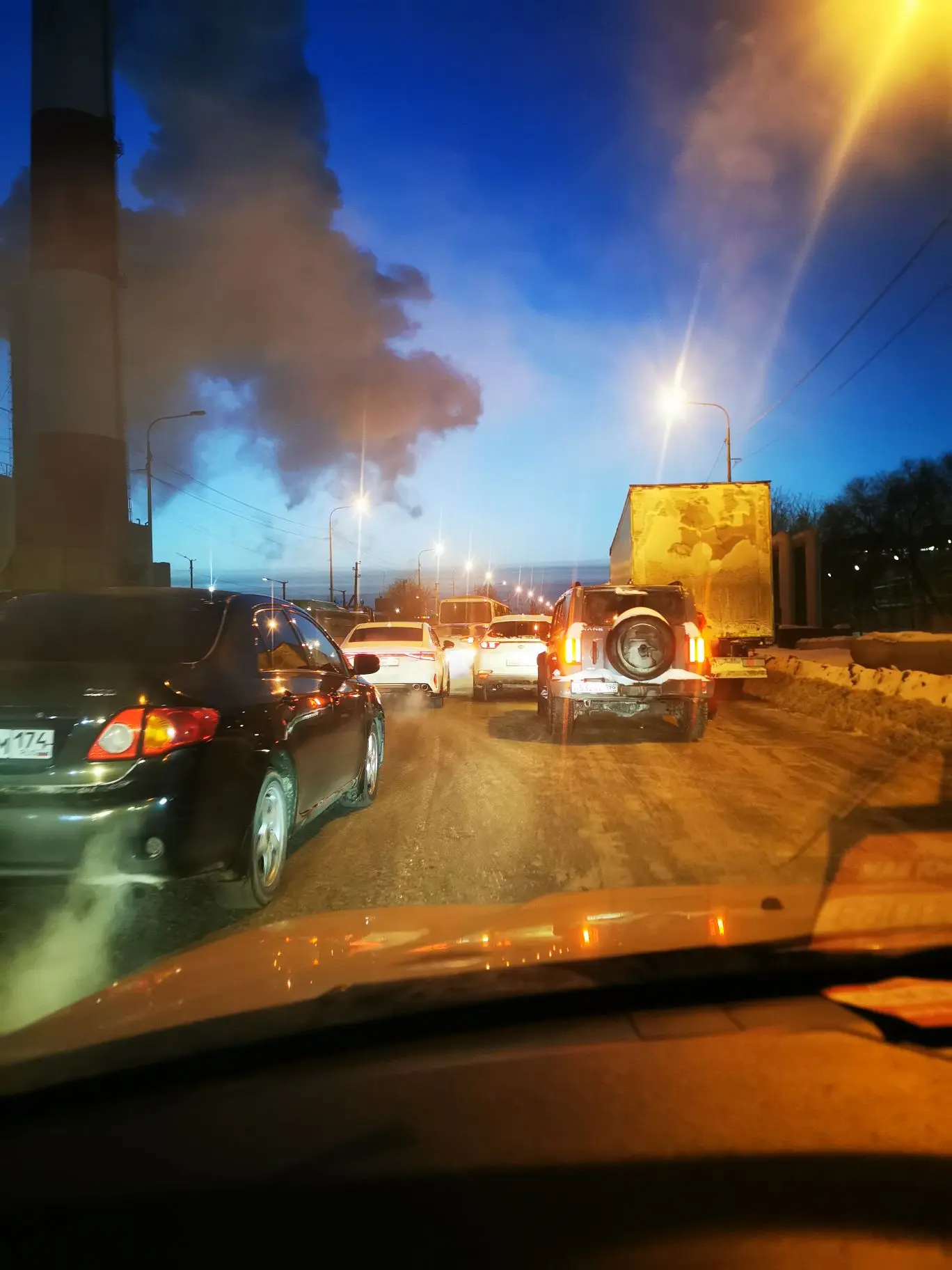 Доброе утро! Фура, стоявшая в правом ряду на ул. Молодогвардейцев, спровоцировала ДТП. ...