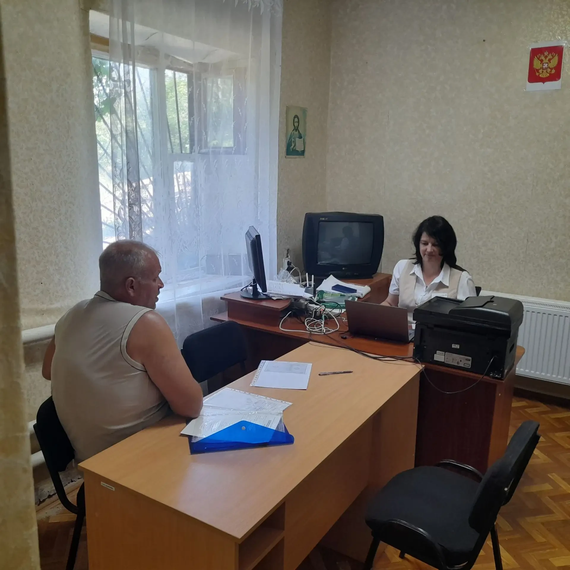 Сегодня 24.06.2026 г. в с.Красная Таловка состоялся приём граждан ГБУ ЛНР "МФЦ",  выраж...