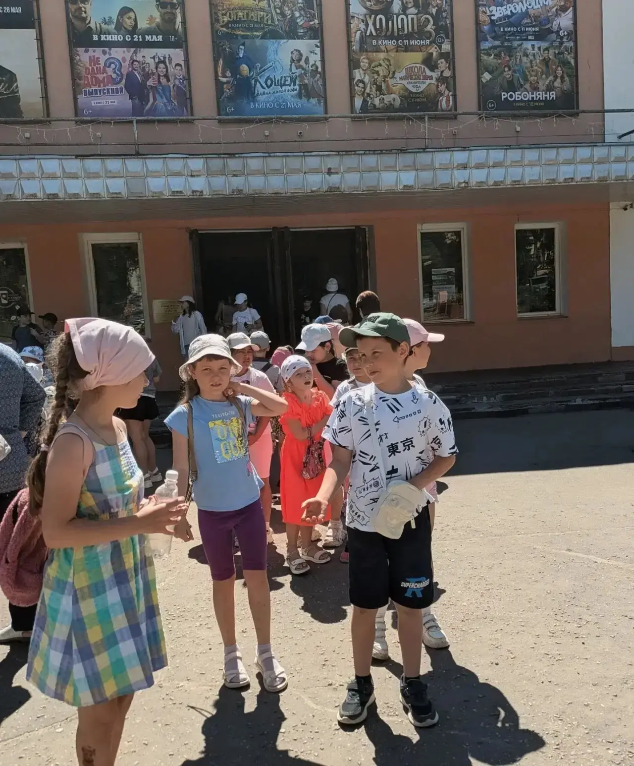 ДОЛ "Дружба" МБОУ СОШ #3 им ПИ Ларина. Готовимся к Дню России, но и о летних радостях не забываем. С