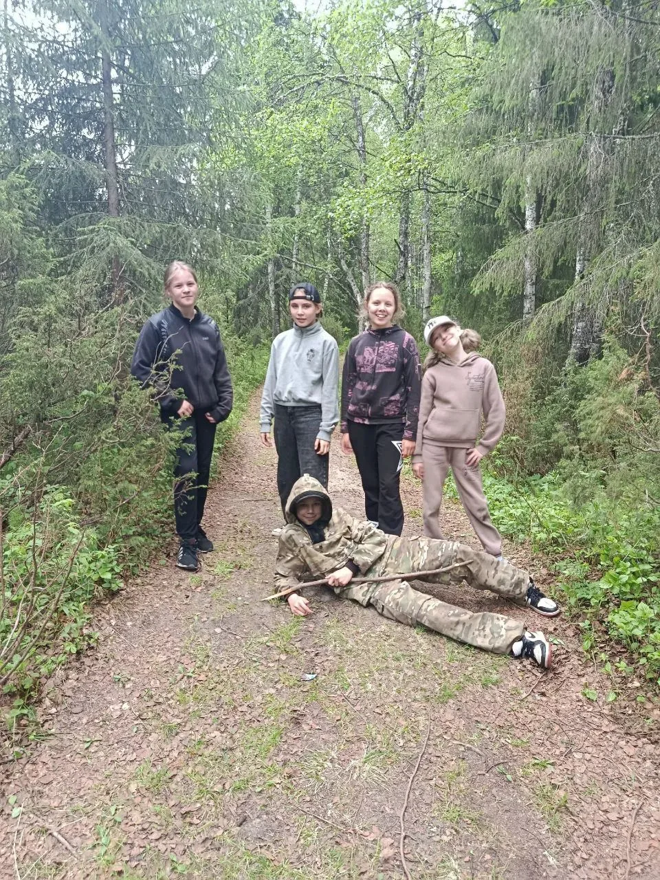 🏕 Поход 5а класса: отдых, игры и крепкая дружба!

⛰🌲 Учебный процесс — это не только занятия в кла