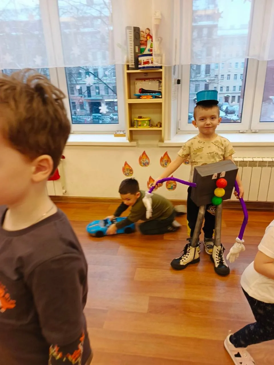 ПДД! ИГРАЕМ! ПРОЖИВАЕМ! ЗАПОМИНАЕМ!!!Все мы живем в обществе, где надо соблюдать опреде...