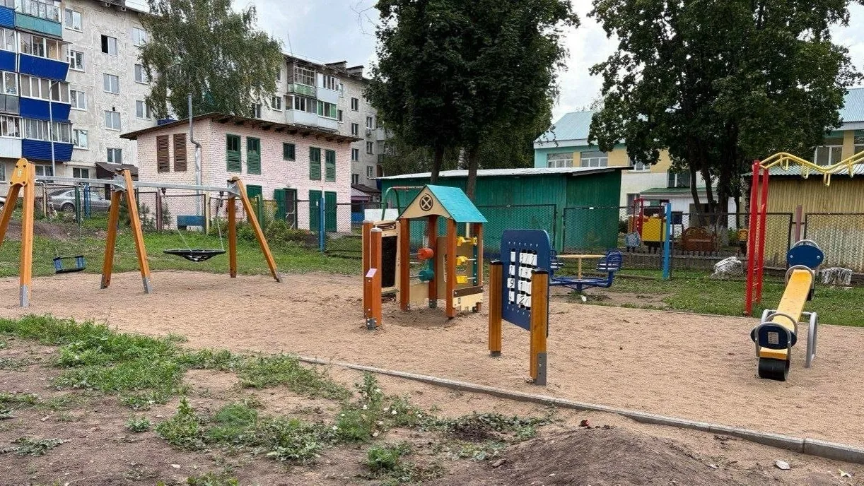 В Лениногорске продолжается благоустройство 19 дворовых территорий по программе «Наш двор», иницииро