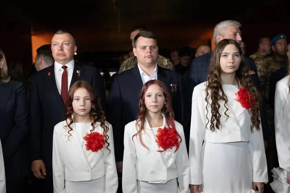 В Музее Победы прошла акция-реквием ко Дню памяти детей — жертв войны в Донбассе, в которой приняли 
