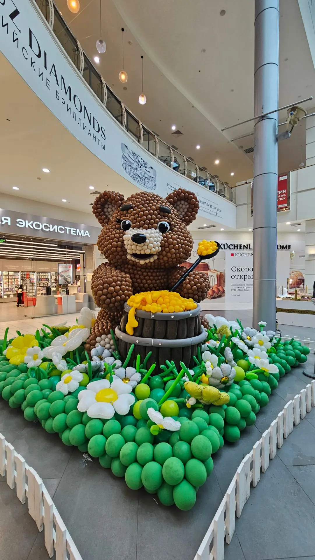 Сегодня в торговом центре были какую там красоту сотворили... ❤️❤️❤️