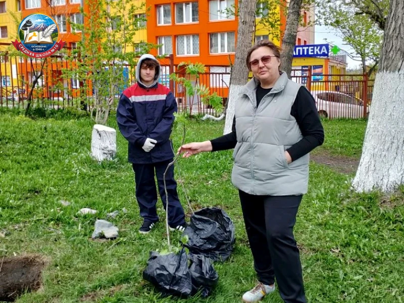Июнь самый горячий месяц для школьного трудового отряда 

Ребята впервые оформляют документы для тру