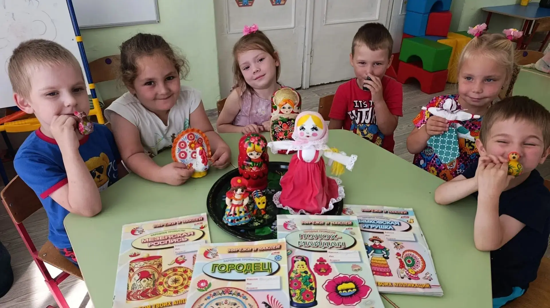 В логопедический группе "Полянка" прошло занятие, посвящённое Дню народной игрушки. Это...