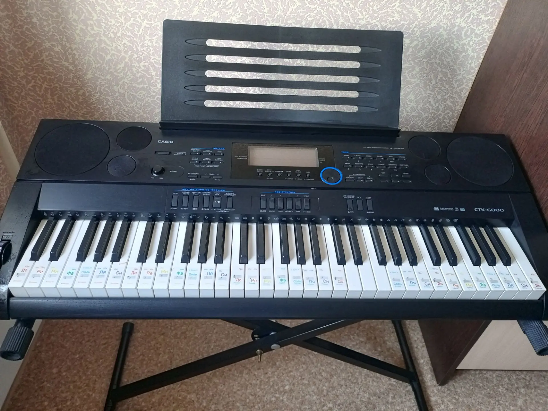 Синтезатор CASIO CTK-6000  клавиша фортепианного типа, цена 10000( торг) в отличном сос...