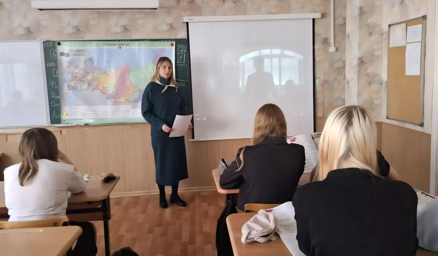 🕯️ В нашей школе прошёл Час Памяти «Без срока давности», приуроченный ко Дню единых действий в памят