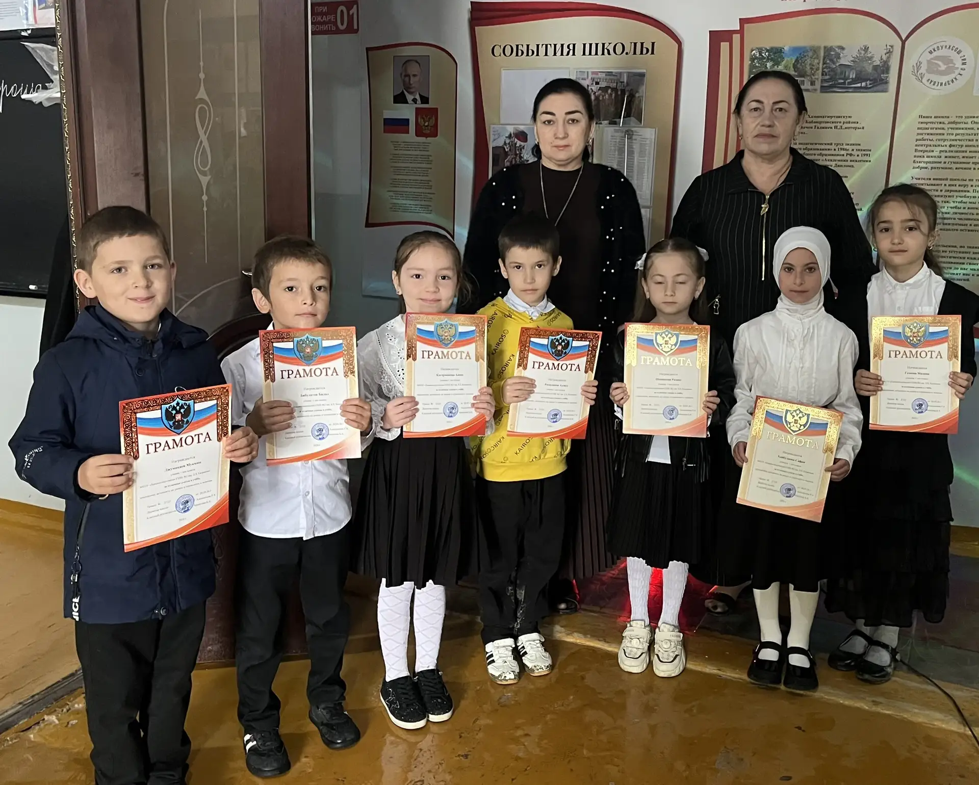 Последняя линейка в этом учебном году: флаг, награды, каникулы и экзамены

25 мая в МКОУ «Хамаматюрт