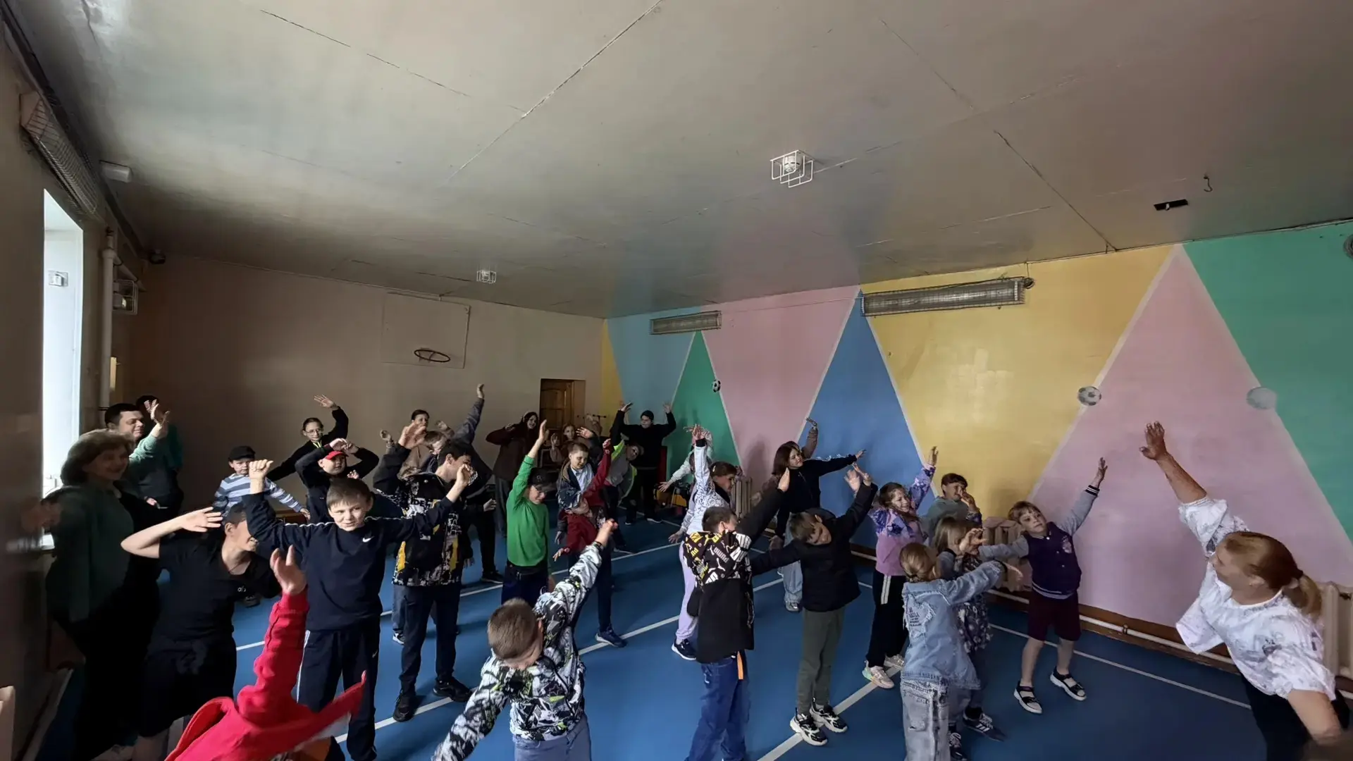 Вот и начались долгожданные каникулы! 🎉 Сегодня в нашей школе шумно и весело — состоял...
