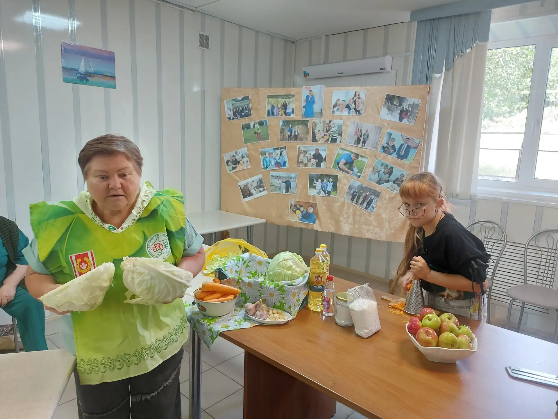 В КЦСОН прошел кулинарный мастер-класс «Секреты маринованной капусты»
